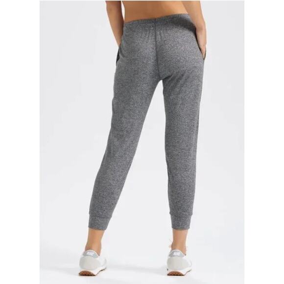 Vuori Performace Joggers in Heather Gray Size XXS - Picture 3 of 5